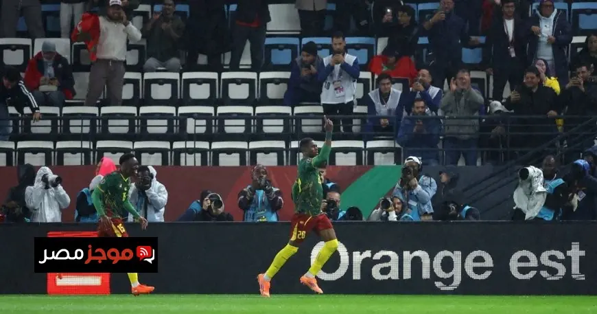 نجم الكاميرون يواجه جمهور المغرب بشجاعة ويؤكد أن مشجعي دورتموند يتفوقون عليهم بالأعداد