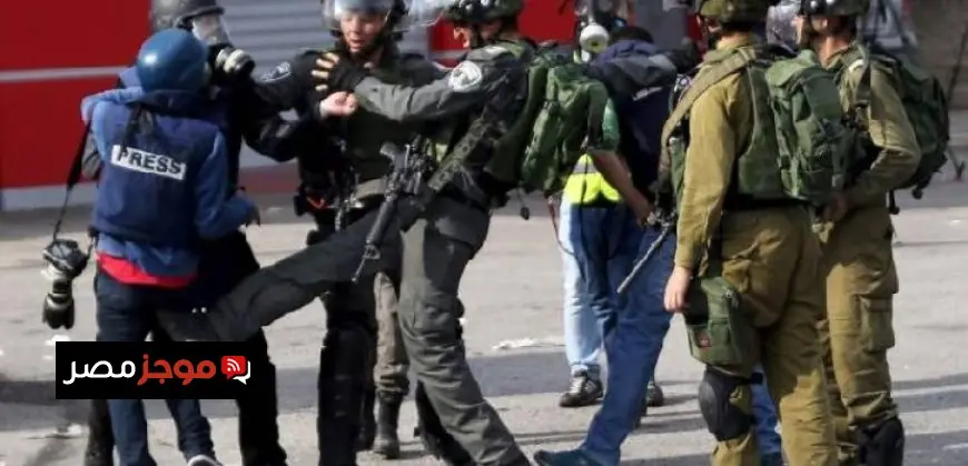 تهنئة وزير الرياضة لسيف عيسى بمناسبة فوزه بجائزة أفضل لاعب في أفريقيا لعام 2025