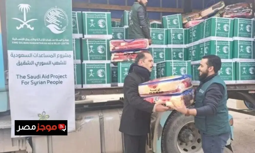 مركز الملك سلمان للإغاثة يوزع 300 سلة غذائية على الأسر النازحة في حلب لدعم المتضررين
