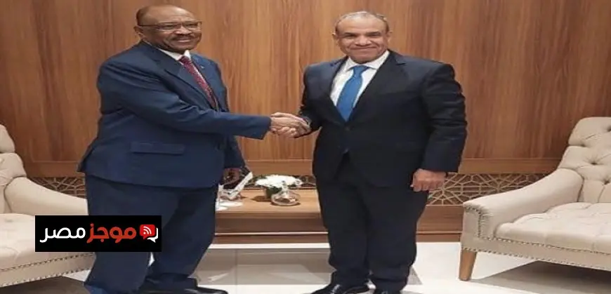 وزير الخارجية يجتمع مع نظيره السوداني لتعزيز التعاون في القضايا الإقليمية