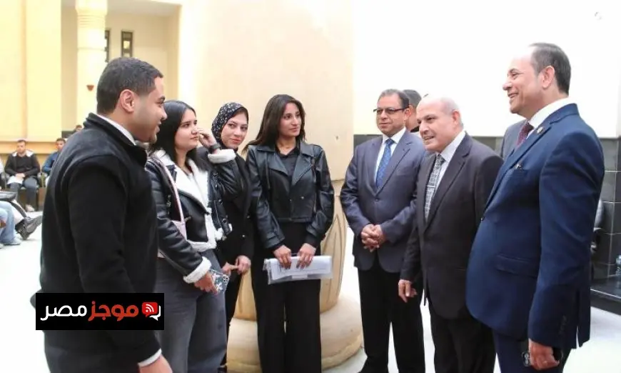 رئيس النيابة الإدارية يقوم بجولة لتفقد سير تقديم ملفات المتقدمين لمعاون النيابة