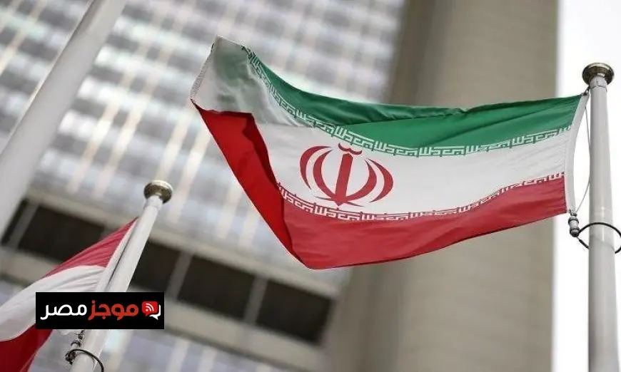 إيران تستدعي السفير البريطاني بسبب حادثة استبدال علم سفارتها في لندن