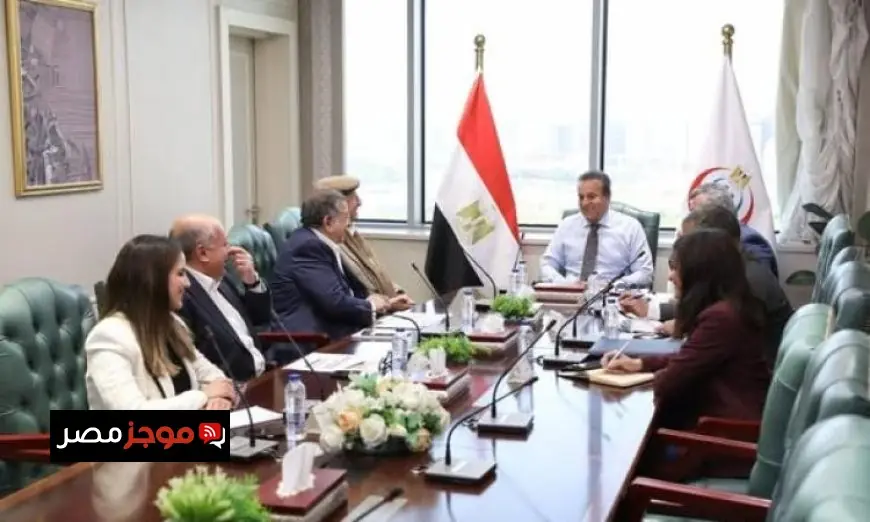 اجتماع عبد الغفار مع ممثلي شركة المراسم لمراقبة التدفقات المالية في مشروعات متعددة