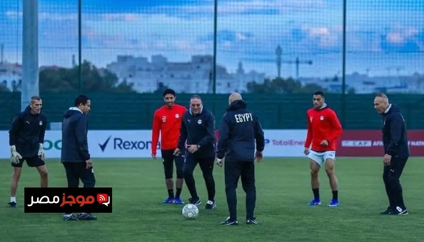 منتخب مصر يجري التحضيرات النهائية تحت الأمطار قبل مواجهة السنغال التاريخية