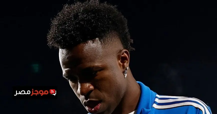 فينيسيوس يتعرض للهتافات العنصرية وكورتوا يتدخل لحمايته بسرعة