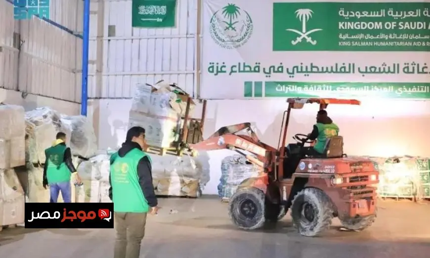 صور قافلة إغاثية سعودية تعبر منفذ رفح لدعم المتضررين في غزة