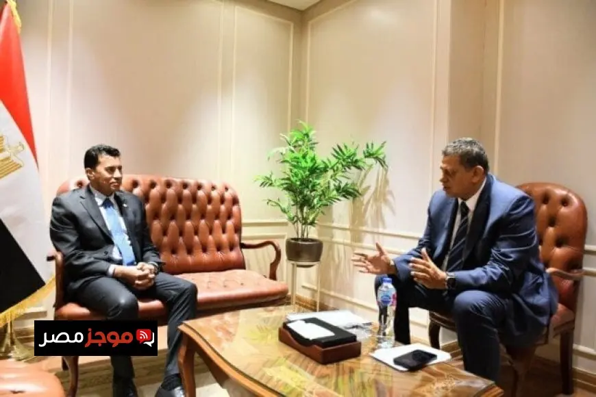 وزير الرياضة يلتقي منتخب اليد قبل السفر إلى رواندا ويثني على تطوير اللعبة