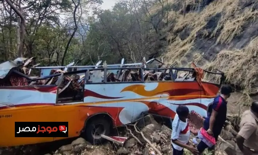 مأساة في باكستان مقتل وإصابة 23 شخصا إثر سقوط شاحنة في قناة مياه