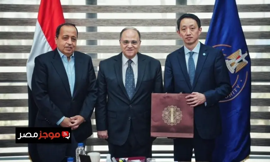 رئيس هيئة الدواء يستعرض استراتيجيات توطين الصناعة الدوائية المتقدمة في مصر