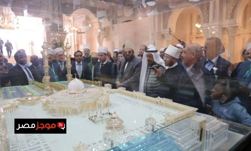 وزير الأوقاف يقود ضيوف مصر الكرام في جولة مميزة داخل مسجد مصر الكبير بالصور