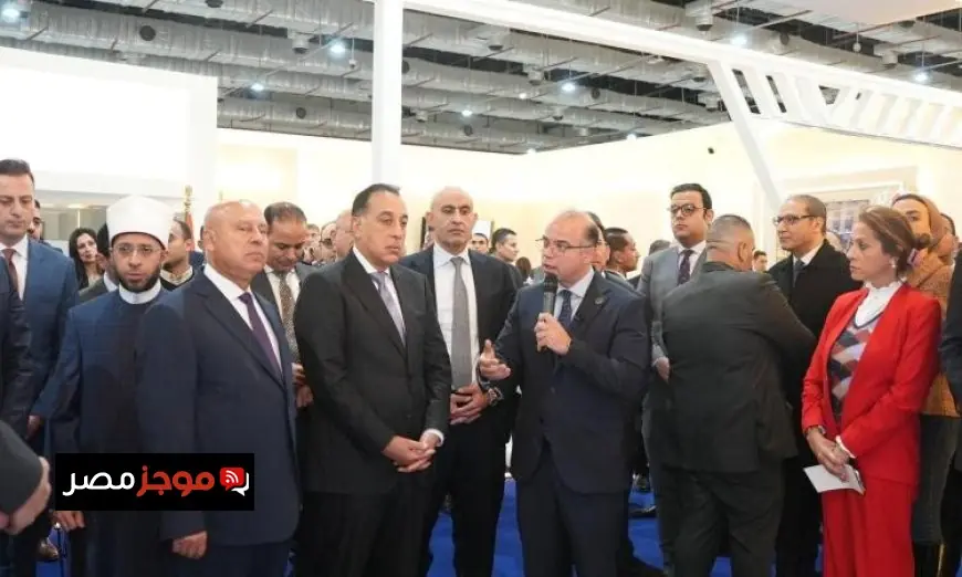 رئيس الوزراء يستعرض جناح هيئة الرقابة المالية في معرض القاهرة الدولي للكتاب