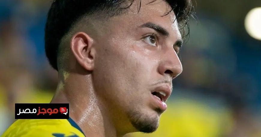 أخوماش المغربي يجدد عقده مع فياريال وينتقل إلى رايو فايكانو على سبيل الإعارة