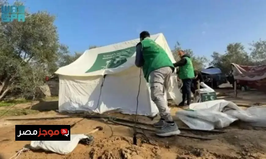 مركز الملك سلمان للإغاثة يستجيب للنداء الإنساني لعائلة نازحة في قلب قطاع غزة صور جديدة
