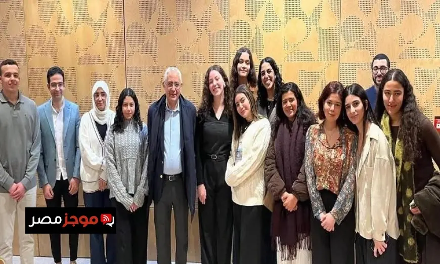 سفير مصر في باريس يتواصل مع طلاب “بيت مصر” في المدينة الجامعية لتعزيز العلاقات الثقافية