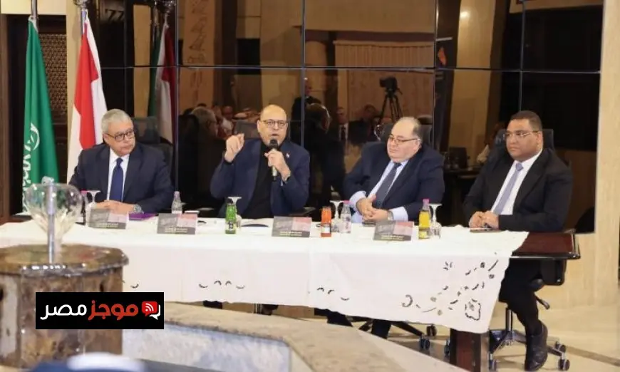 وزير العمل يناقش تعزيز التعاون مع ممثلي الموارد البشرية في السعودية