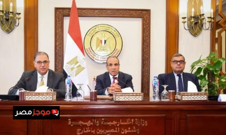 اجتماع وزير الخارجية مع قيادات الوزارة لمتابعة سير العمل وتعزيز الأداء المؤسسي