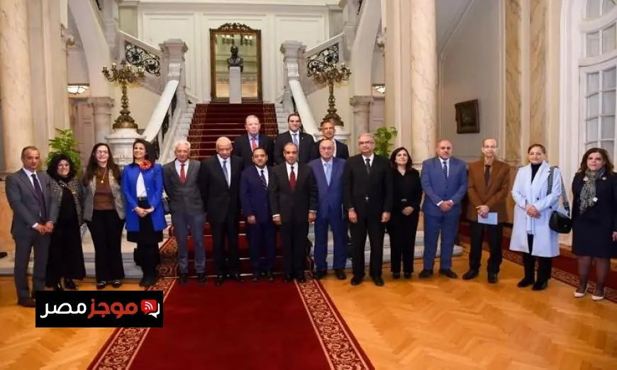 وزير الخارجية يلتقي فريق اللجنة الوطنية لمراجعة النظراء الأفريقية لتعزيز التعاون الدولي