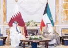 أمير الكويت وولي العهد يرحبان برئيس مجلس الوزراء ووزير الخارجية القطري في زيارة رسمية