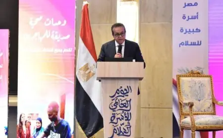 صور وزير الصحة يطلق فعاليات اليوم العالمي للأسرة والسلام بكل حماس