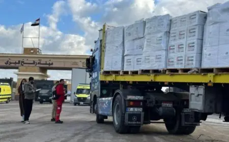 عبور 25 شاحنة مساعدات إماراتية لدعم الفلسطينيين في قطاع غزة