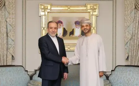 وزير الخارجية الإيراني يؤكد أن محادثات مسقط تمت في أجواء إيجابية