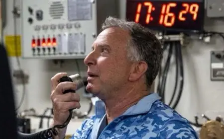 ويتكوف على حاملة الطائرات إبراهام لينكولن يؤكد دعم السلام عبر القوة