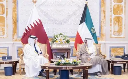 أمير الكويت وولي العهد يرحبان برئيس مجلس الوزراء ووزير الخارجية القطري في زيارة رسمية
