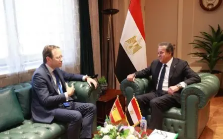 نائب رئيس الوزراء وزير الصحة يلتقي السفير الإسباني لتعزيز أوجه التعاون المشترك