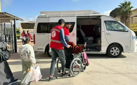 الدفعة السابعة من المرضى تصل إلى معبر رفح استعدادا لنقلهم إلى المستشفيات المصرية