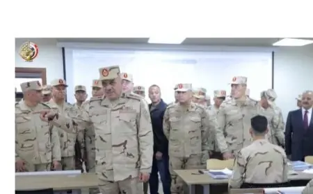 رئيس الأركان يقوم بجولة تفقدية في الأكاديمية العسكرية للدراسات العليا والإستراتيجية عبر فيديو مثير