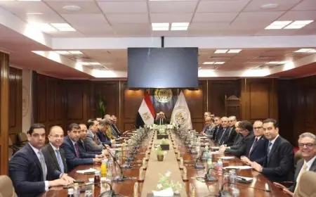 وزير العدل يبدأ مهامه الجديدة بلقاء مساعديه في مقر الوزارة