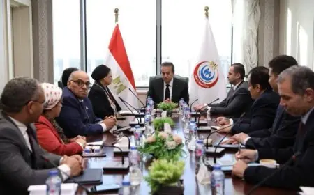 وزير الصحة يلتقي قادة وزارة الصحة في أول يوم عمل عقب تجديد الثقة الرئاسية