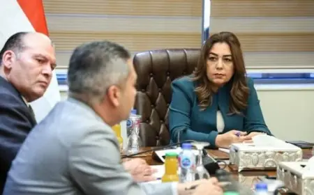 اجتماع وزيرة التنمية المحلية مع قيادات الوزارة لمتابعة الملفات الهامة