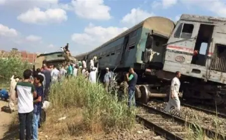 وفاة شخص وإصابة 3 في حادث تصادم قطار مع عربة نقل وفقاً لبيان السكك الحديدية