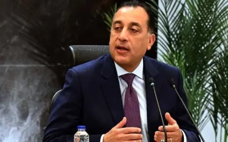 رئيس الوزراء يقدم التهاني لشيخ الأزهر بمناسبة حلول شهر رمضان المبارك