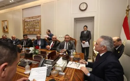 صور مثيرة لوزير العدل خلال لقائه بأعضاء مجلسي النواب والشيوخ