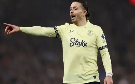 إصابة غريليش تثير قلق إيفرتون وتجعل مستقبله محل تساؤل