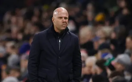 آرني سلوت يعتبر استبعاد محمد صلاح مصدر قلق ويؤكد أن قراراته تصب في مصلحة ليفربول