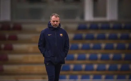 هانزي فليك يدعم جوان لابورتا وسط انتقادات حول توقيت انتخابات رئاسة برشلونة