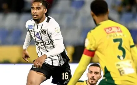 الخليج يتفوق على الشباب في مباراة مثيرة رغم النقص العددي