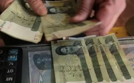 الريال الإيراني يسجل أدنى مستوى تاريخي مقابل الدولار الأمريكي