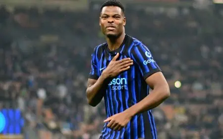 ليفربول يحقق في إمكانية التعاقد مع دومفريس لتعزيز دفاعاته بعد الإصابات