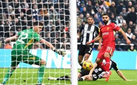 متى تُقام مباراة ليفربول ضد نيوكاسل يونايتد في الدوري الإنجليزي القنوات الناقلة والتشكيل المحتمل