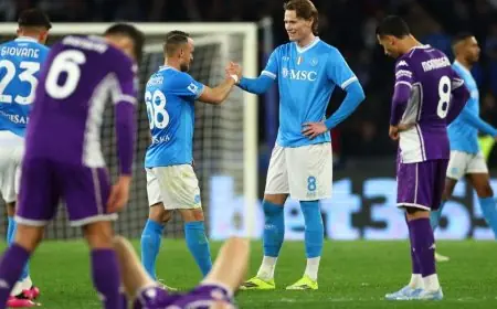 نابولي يعود إلى سكة الانتصارات بفوز مثير على فيورنتينا بعد خيبة أمل دوري الأبطال