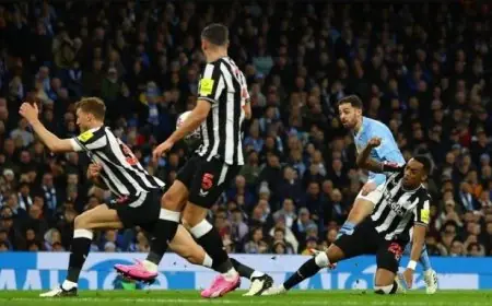 مرموش يشارك أساسيًا في التشكيل الرسمي لمباراة مانشستر سيتي ضد نيوكاسل في كأس الرابطة الإنجليزية