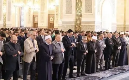 وزراء الأوقاف والعدل والعمل والرياضة يشاركون في صلاة الجمعة بمسجد مصر الكبير