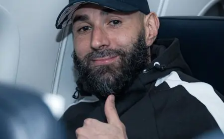 كريم بنزيما يبدأ أساسيًا في تشكيلة الهلال لمواجهة الأخدود في الدوري السعودي