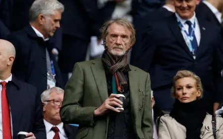 جيم راتكليف مالك مانشستر يونايتد ينجو من العقوبات بعد تصريحاته المثيرة عن الهجرة