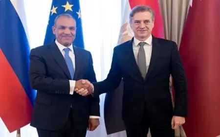 وزير الخارجية يستعرض سبل تعزيز التعاون مع رئيس وزراء سلوفينيا في مجالات متنوعة