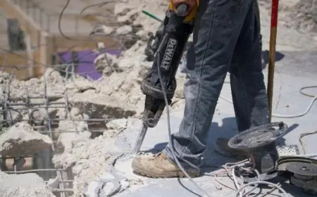 التصعيد الاحتلالي يجبر فلسطيني مقدسي على هدم منزله في شمال القدس المحتلة